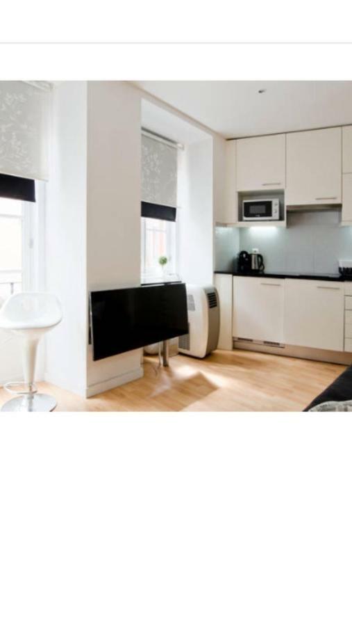 Apartment Beco Das Farinhas Lisbona Esterno foto